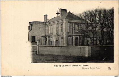 CPA COUHE-VERAC - Entrée du Chateau (365613)