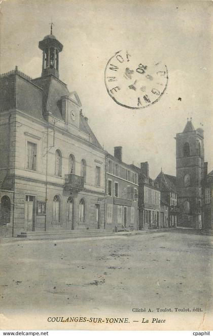CPA Coulanges sur Yonne La Place
