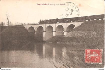 COURTALAIN (28) Le Viaduc en 1912 (Train en petit plan)