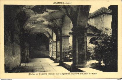 CPA Cremieu Isere Cloitre de l'ancien couvent des Augustins aujourdhui hotel de Ville