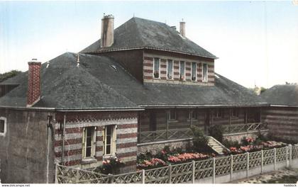 CRIQUETOT L'ESNEVAL : L'ECOLE DE GARCONS