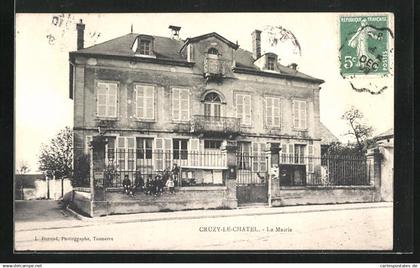 CPA Cruzy-le-Chatel, La Mairie, Facade