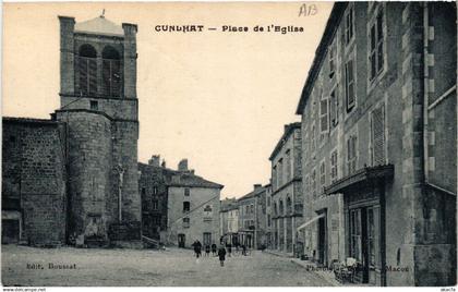 CPA CUNLHAT Place de l'Église (409926)