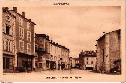 CPA L'Auvergne CUNLHAT Place de l'Église (409444)