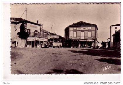 47 , DAMAZAN , Place des cafés