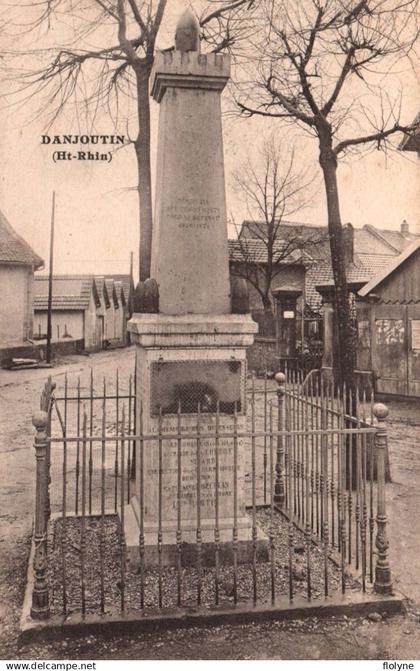 danjoutin - place et le monument aux morts