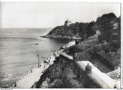 CPA DINARD -circulée/timbrée