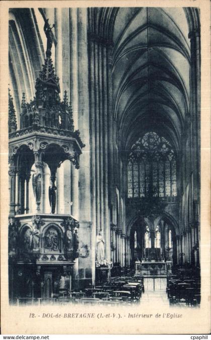 CPA Dol de Bretagne Interieur de I Eglise