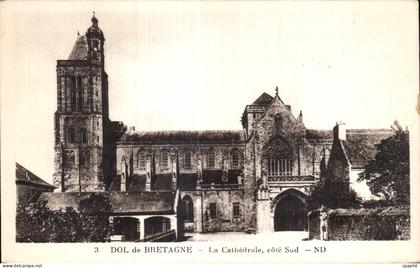 CPA Dol De Bretagne La Cathedrale cote Sud