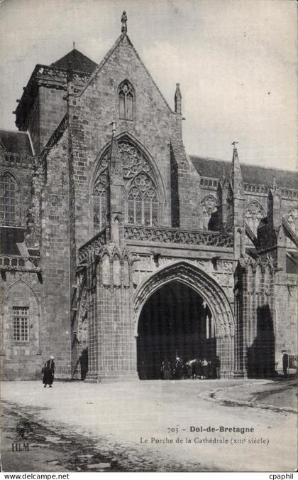 CPA Dol de bretagne Le Porche de la Cathedrale