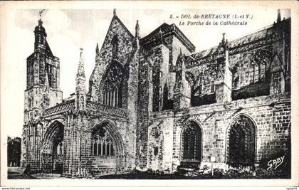 CPA Dol de Bretagne Le Porche de la Cathedrale