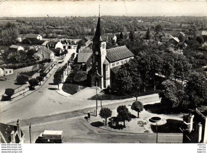 1 cpsm Dun le palestel - place de l'église