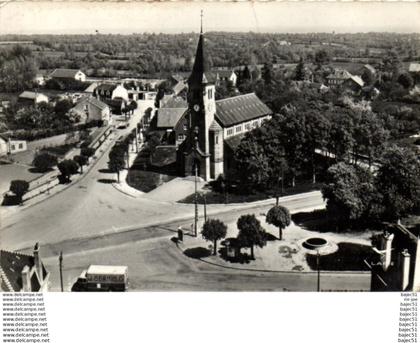 1 cpsm Dun le palestel - place de l'église