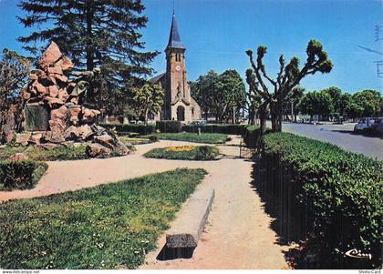 23 DUN LE PALESTEL LE SQUARE ET L EGLISE