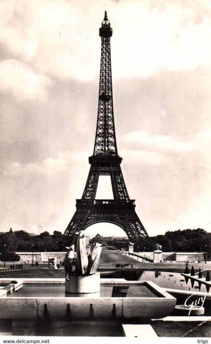 Paris - la Tour Eiffel (1887-1889) vue des Jardins du Trocadéro