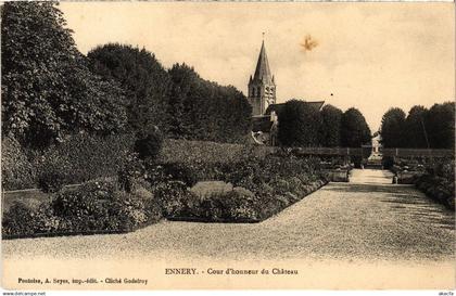 CPA Ennery Cour d'honneur du Chateau FRANCE (1309621)