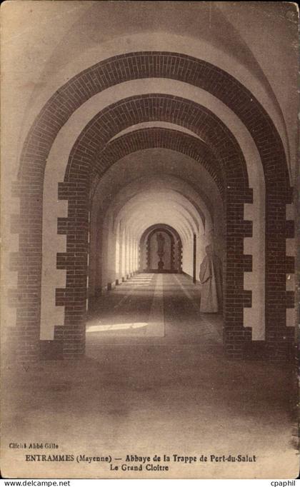 CPA Entrammes Abbaye de la Trappe de Port du Salut Le grand cloitre