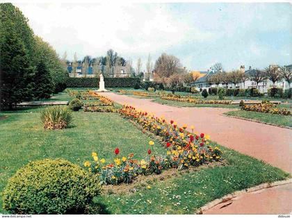 50 - Equeurdreville - Place Hippolyte Mars - Fleurs - CPM - Voir Scans Recto-Verso