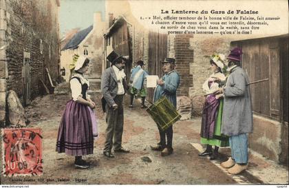 CPA Falaise La Lanterne du Gars de Falaise Folklore Costume