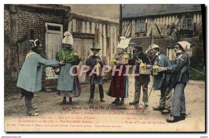 CPA Falaise La lanterne du gars de Falaise Folklore Costume