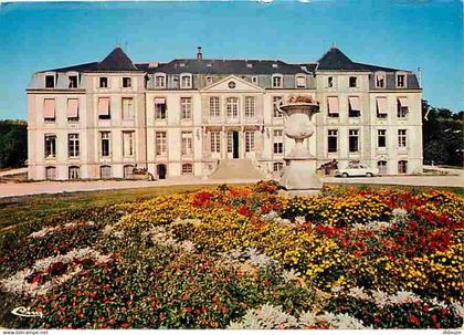 91 - Fleury-Mérogis - Le Château - Le Centre Jean-Moulin - Automobiles - Fleurs - CPM - Voir Scans Recto-Verso