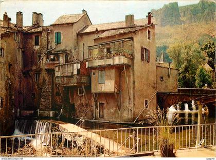 CPM Couleurs et Lumiere de France Florac Lozere Vieilles Maisons a droite la chute du Pechet