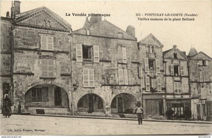 Fontenay le Comte - Vieilles maisons de la place Belliard