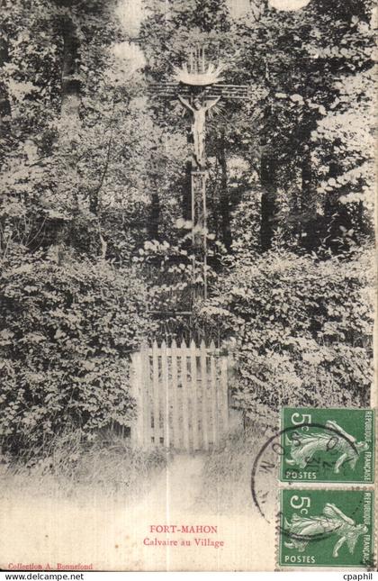 Fort Mahon - Calvaire au Village - CPA