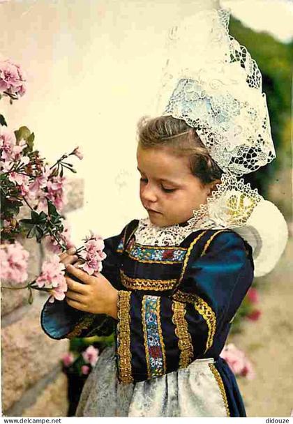 Carte Postale - 29 - Fouesnant - Fillette en costume de Fouesnant - Enfants - Folklore - Coiffes - Voir Scans Recto Vers