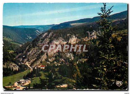 CPM La Franche Comte Pittoresque Route de Morez aux Rousses Jura La Vallee des Rivieres