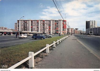 VAL D'OISE  GARGES LES GONESSES  " la dame blanche "  (cpsm)
