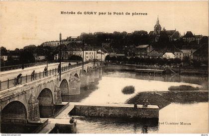 CPA GRAY - Entrée du GRAY par le Pont de Pierre (380131)