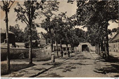 CPA Grignon entree de l'Ecole (1449879)