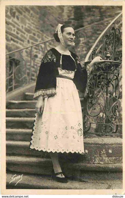 56 - Guemene sur Scorff - Jeune Fille - Folklore - Scène et Types - CPSM format CPA - Voir Scans Recto-Verso