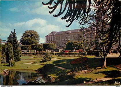 CPM Gueret Creuse Le musee et le jardin public