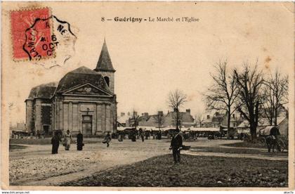 CPA GUERIGNY - Le Marché et l'Église (518045)