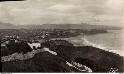 CPA Guethary Basses Pyrenees Vue sur la Plage et sur Guethary Au fond les trois Couronnes