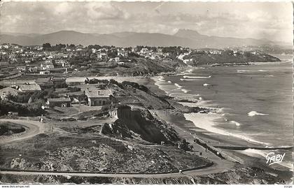 CPSM Souvenir de Guethary Vue générale au Fond l'Espagne et les Trois Couronnes