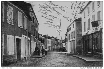 D40 - HAGETMAU - VUE ANIMEE DE LA RUE THIERS
