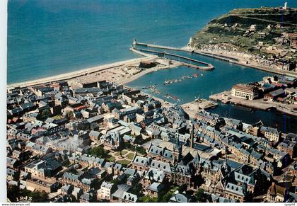 CPM 203 fecamp (seine maritime) la benedictine et le port