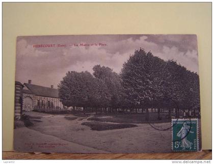 HEBECOURT (EURE) LA MAIRIE ET LA PLACE