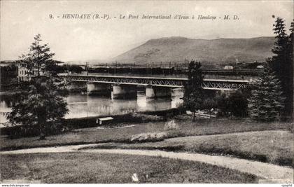 CPA Hendaye Le pont international d'Irun a Hendaye