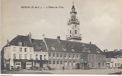 CPA Hesdin l'Hôtel de Ville