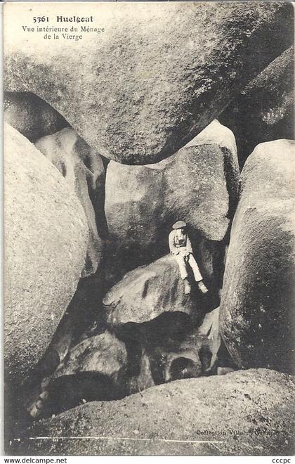 CPA Huelgoat Vue intérieure du Ménage de la Vierge