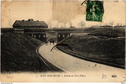 CPA IVRY-sur-SEINE - Entrée du Fort d'Ivry (659485)