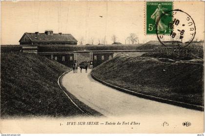 CPA IVRY-sur-SEINE - Entrée du Fort d'Ivry (659487)