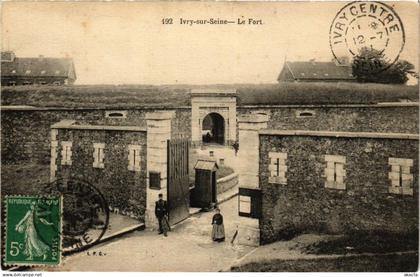 CPA IVRY-sur-SEINE Le Fort (671935)