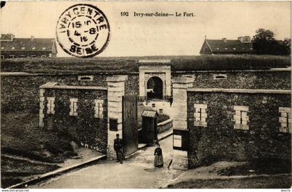 CPA IVRY-sur-SEINE Le Fort (671936)