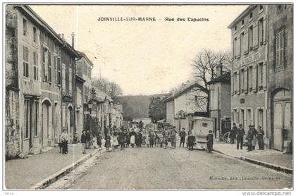 CARTE POSTALE  ANCIENNE DE JOINVILLE    -  RUE DES CAPUCINS