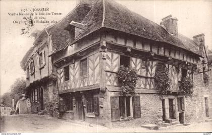 CPA Josselin Vieille Rue Bretagne des Trente